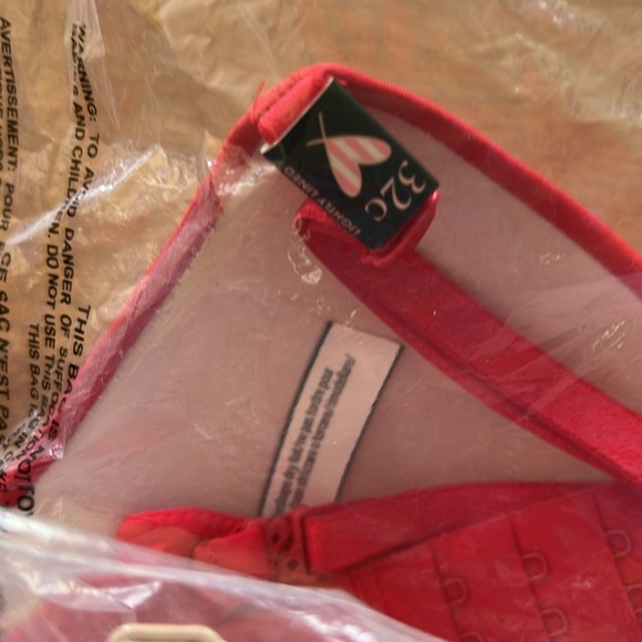 Victoria's Secret lightly lined wireless tshirt bra - Picture 3 of 4